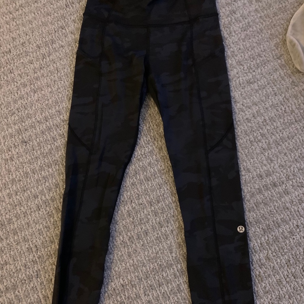 Fast and Free Tight 25” Camo print